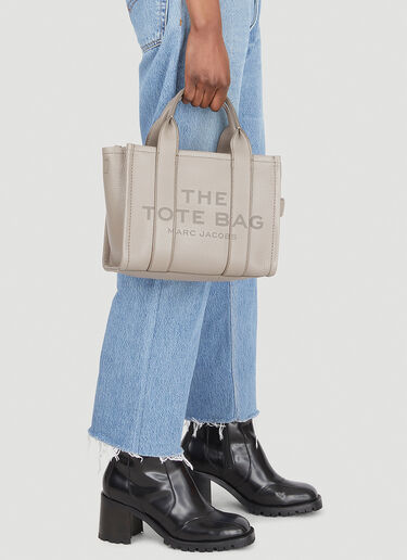 Marc Jacobs 디보싱 미니 토트 백 그레이 mcj0247053