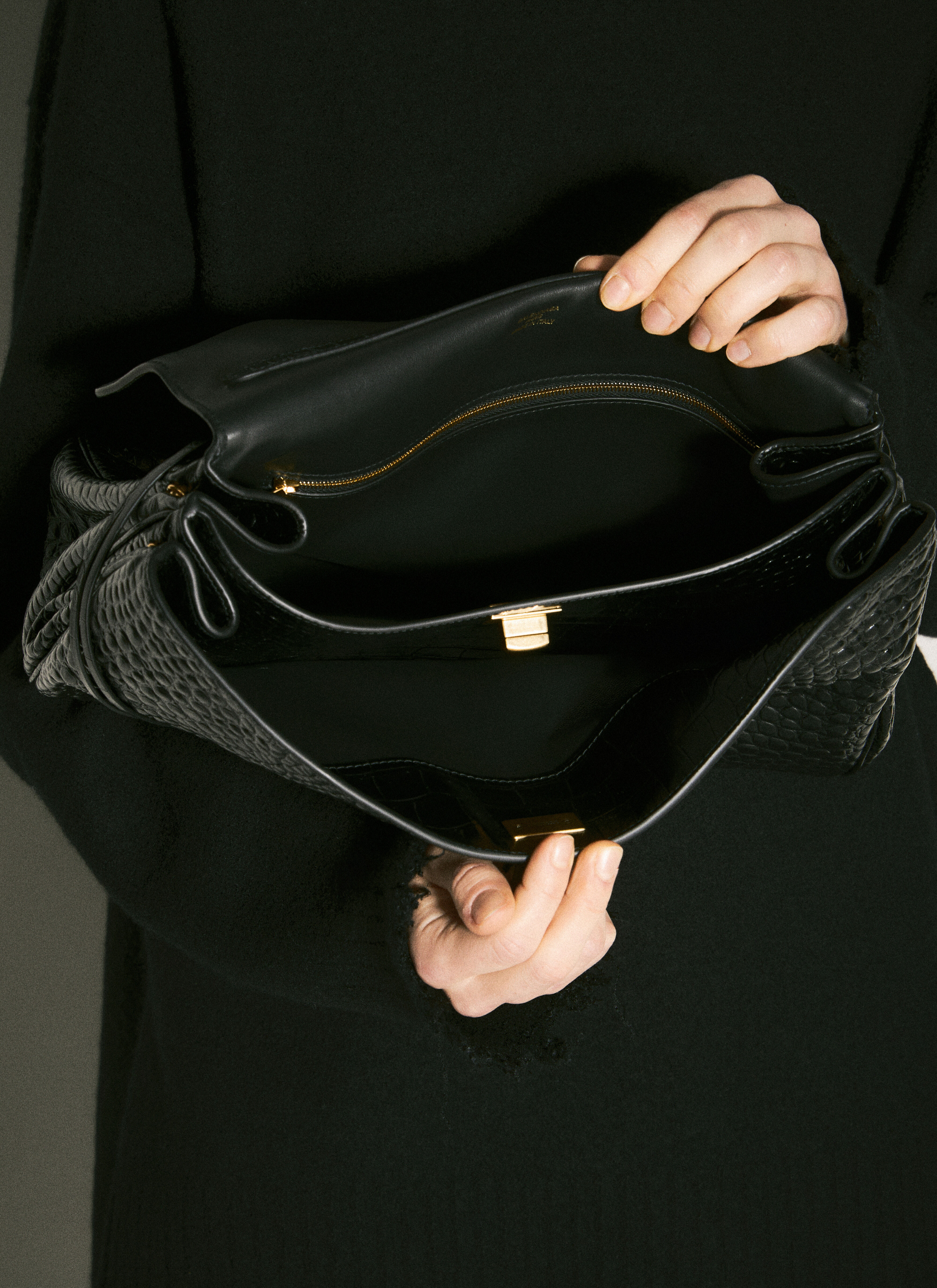 Balenciaga Women s Rodeo Medium Handbag in Black LN CC