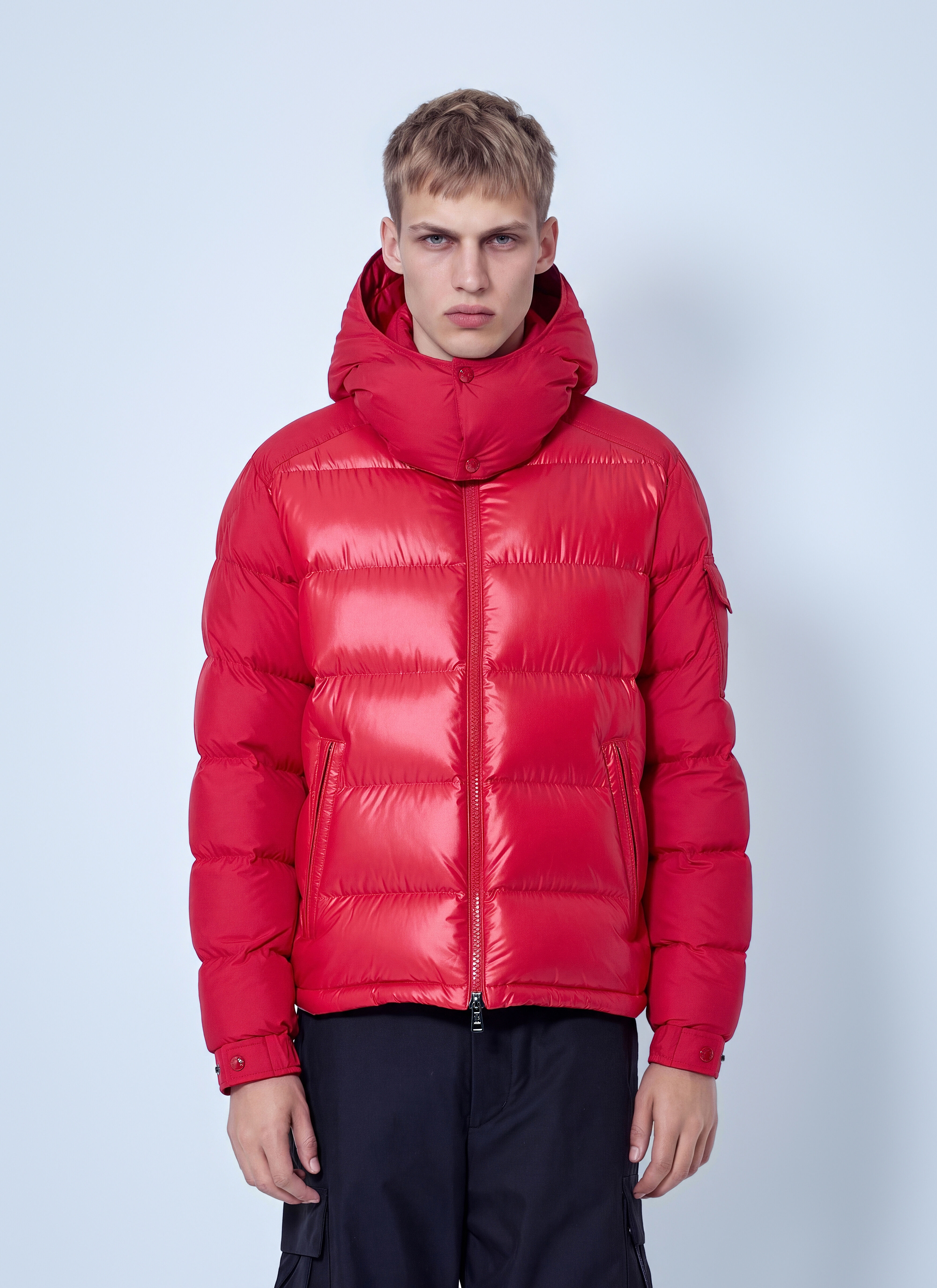 モンクレール(Moncler)メンズダウンジャケット、スウェット＆ビーニー