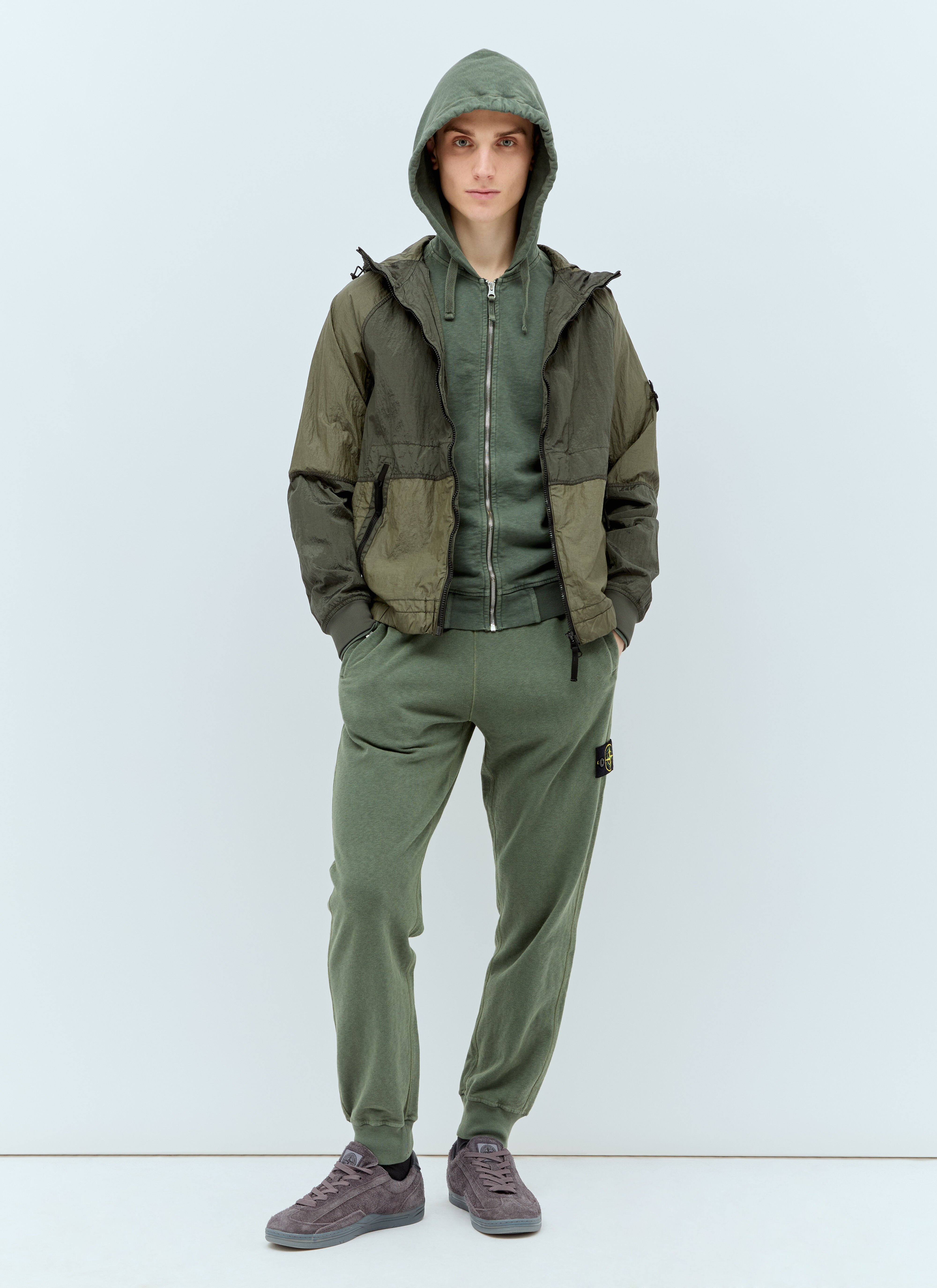 Stone Island メンズ 軽量フード付きジャケット の グリーン