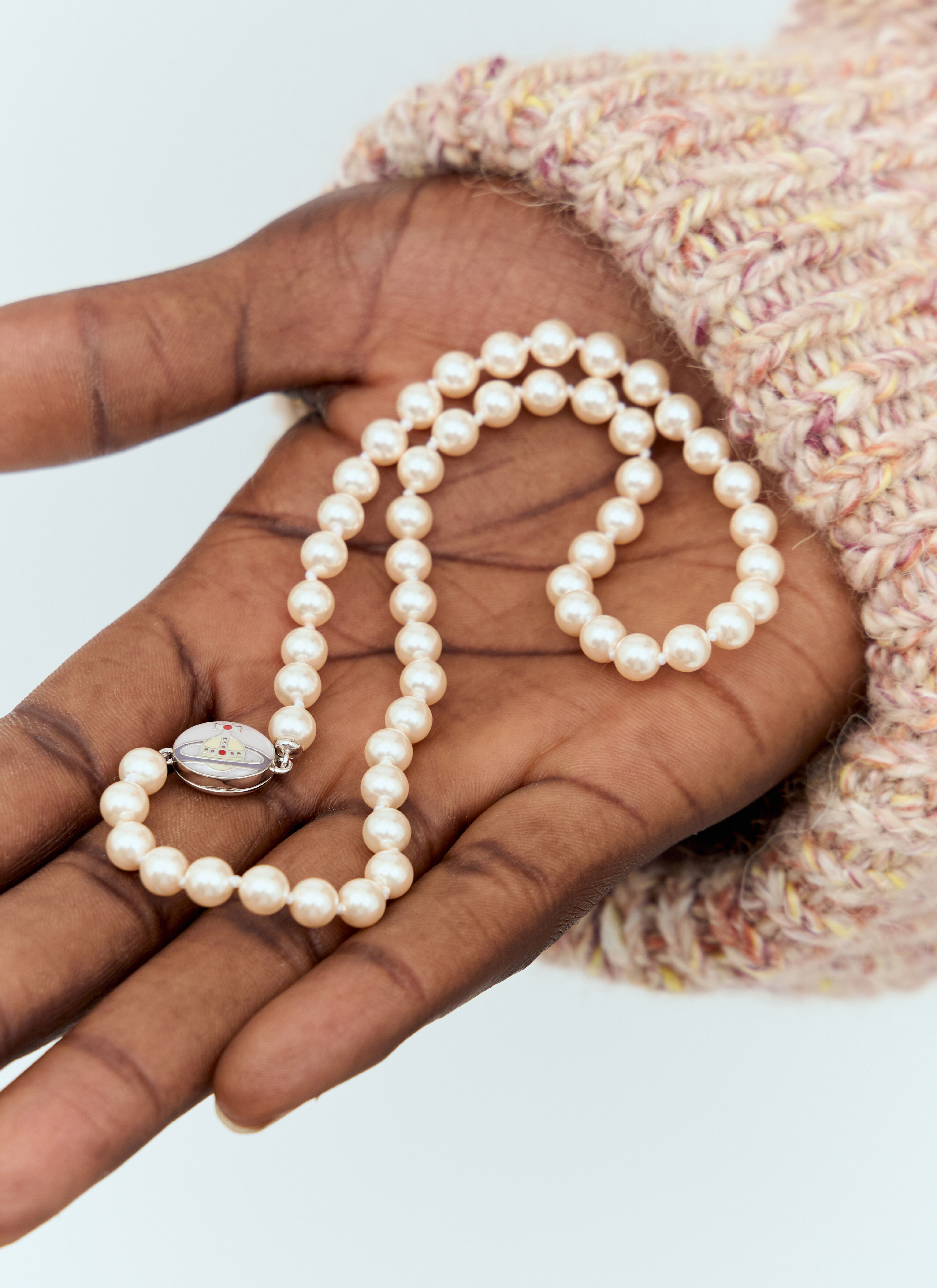 Vivienne Westwood Loelia Necklace en Cream pour homme | LN-CC®