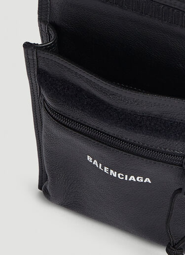 Balenciaga エクスプローラーポーチ クロスボディバッグ ブラック bal0145027
