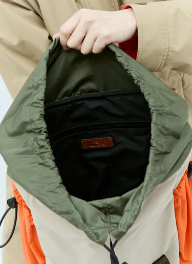 Moncler Grenoble 로고 패치 백팩 베이지 mog0255011