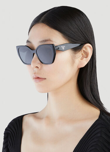 Prada 로고 플라크 선글라스 블랙 lpr0251010