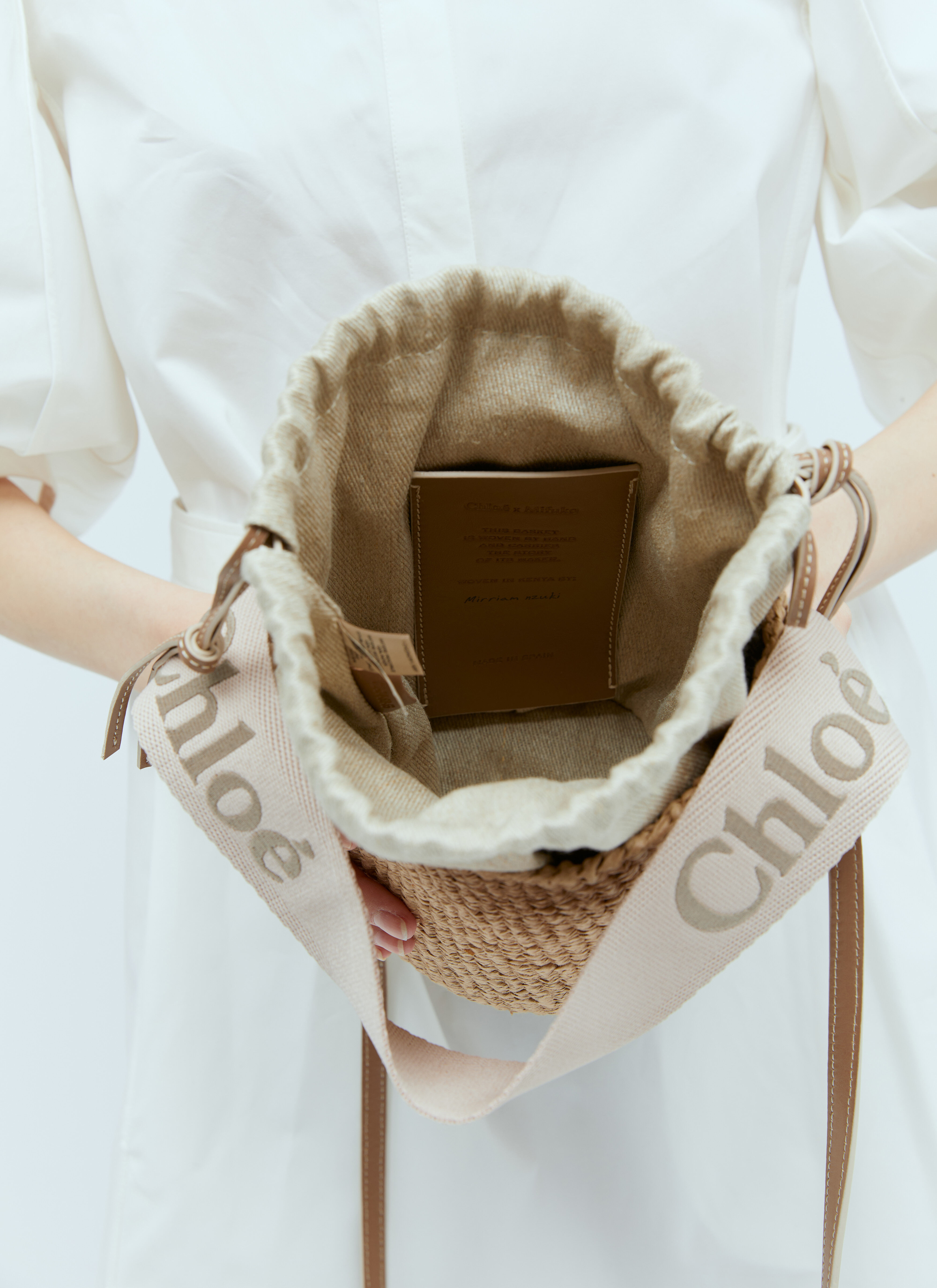 Chloe Women s Small Woody Basket Bag in Beige LN CC