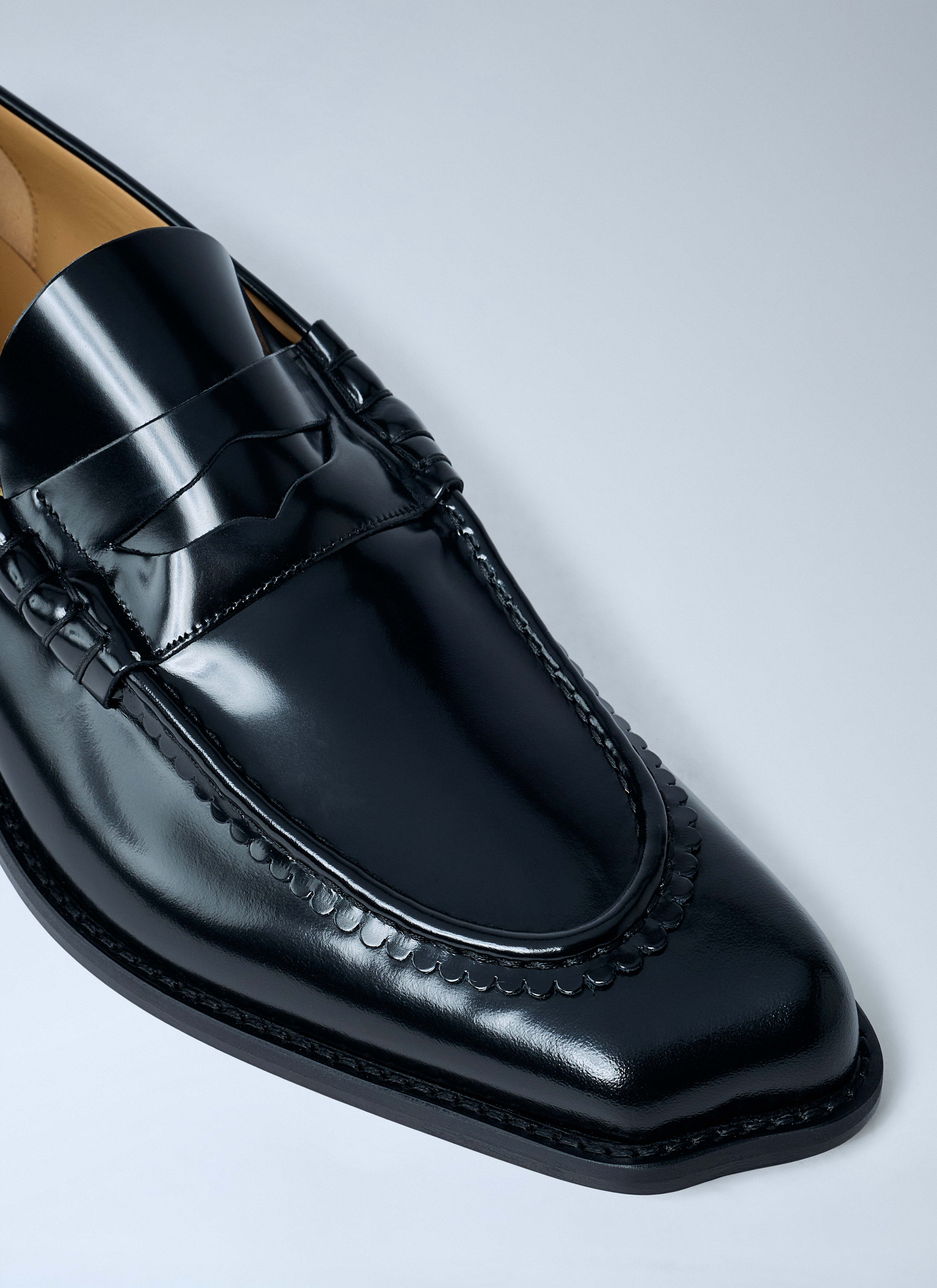 メンズ ISSEY MIYAKE Black coin loafer