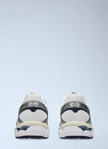 LN-CC® - Asics: Gel-Cumulus 16 Sneakers - White Asics Gel-Cumulus 16 Sneakers White asi0366024
