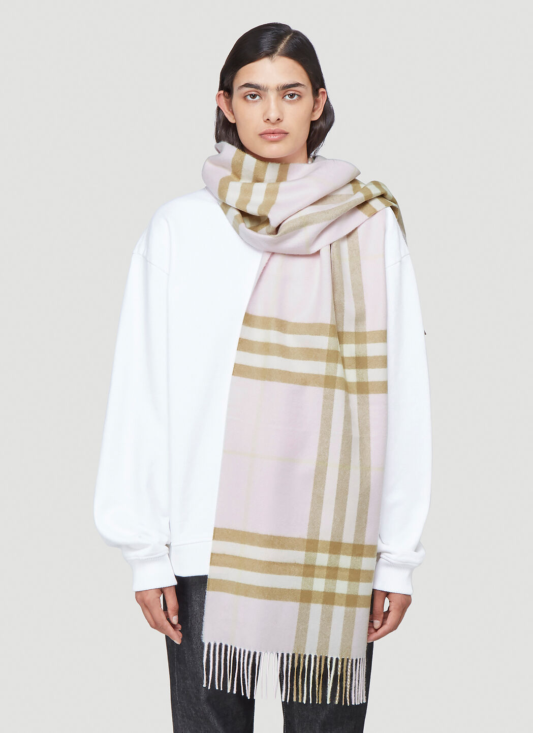 The classic check cashmere scarf burberry best sale