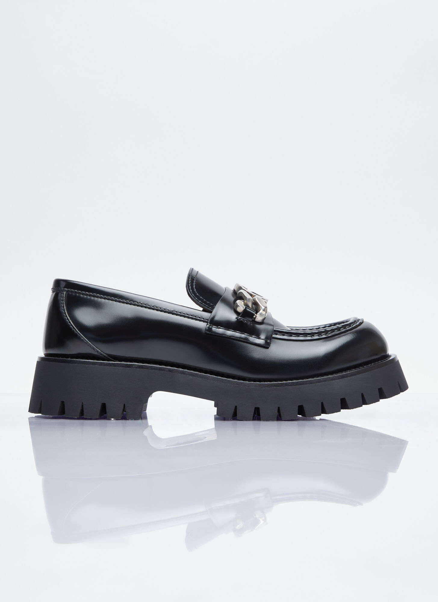 Shop Gucci Interlocking G Chain Leather Loafers In Black
