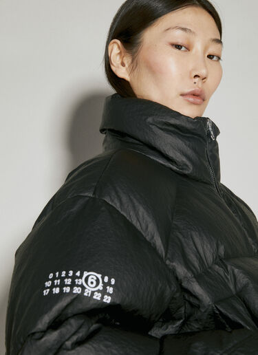 x Chepeng Cropped Down Jacket MM6 Maison Margiela x Chepeng Cropped Down Jacket Black mmm0254001