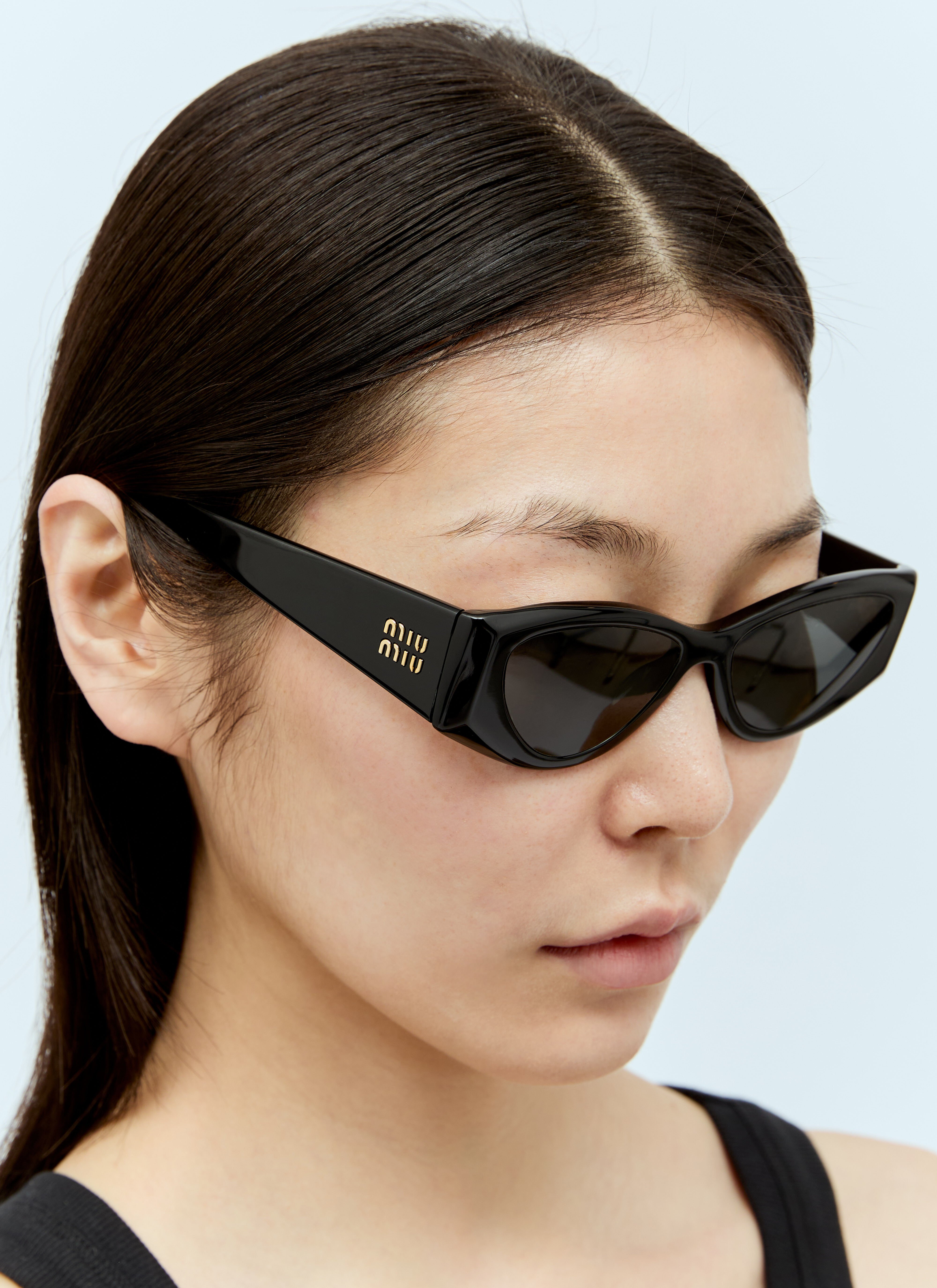 非常に高い品質 Cat Plaque Logo Women's' Miu Miu Eye Black in Sunglasses 小物
