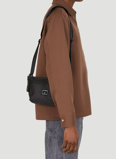 Acne Studios 페이스 플라크 크로스바디 백 블랙 acn0147035