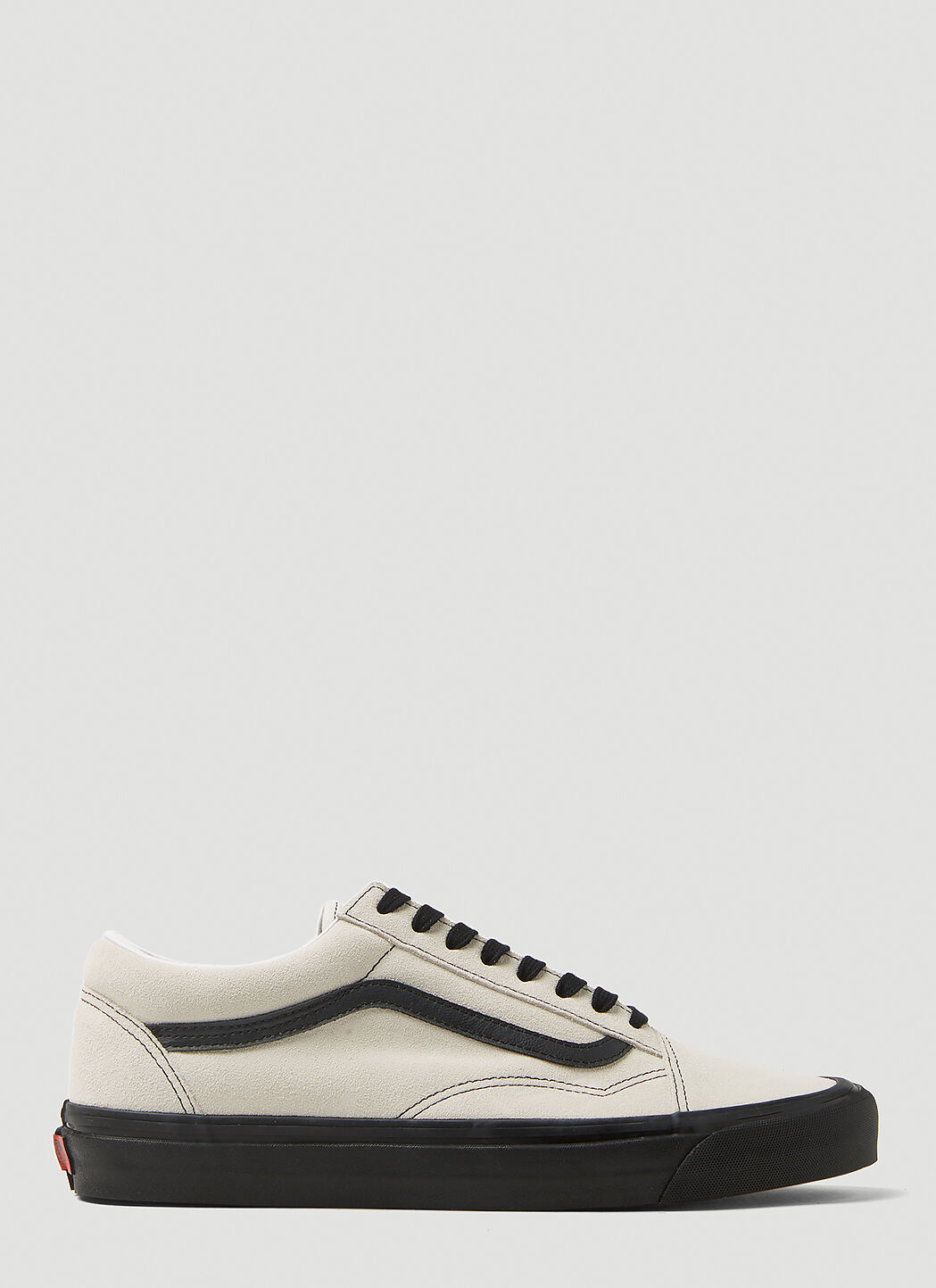 Vans black hotsell sole white top