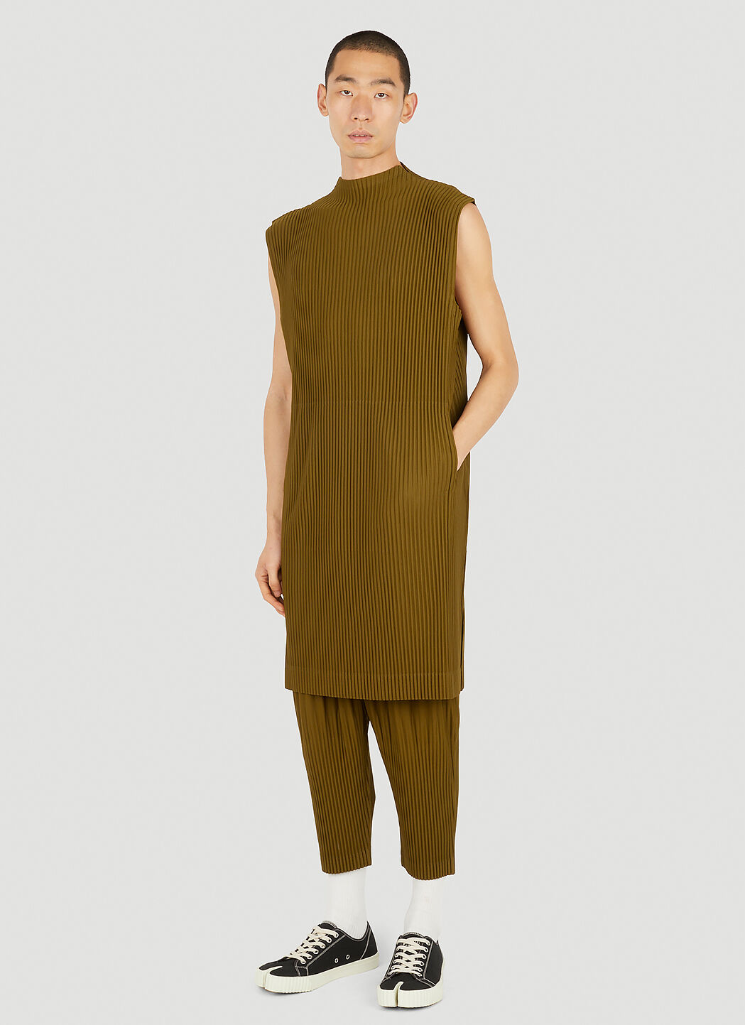 Homme Plisse Issey Miyake Neck Sleeveless Top LN CC