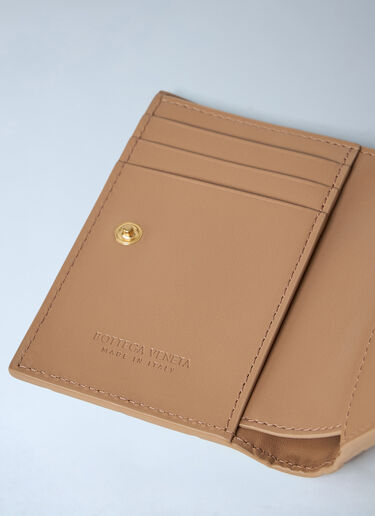 Small Bi-Fold Intrecciato Wallet Bottega Veneta Small Bi-Fold Intrecciato Wallet Beige bov0262024