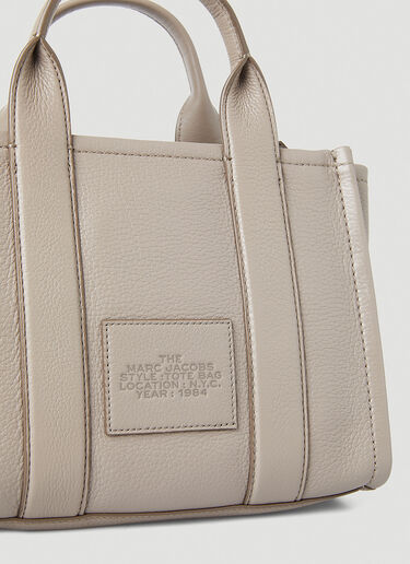 Marc Jacobs 디보싱 미니 토트 백 그레이 mcj0247053