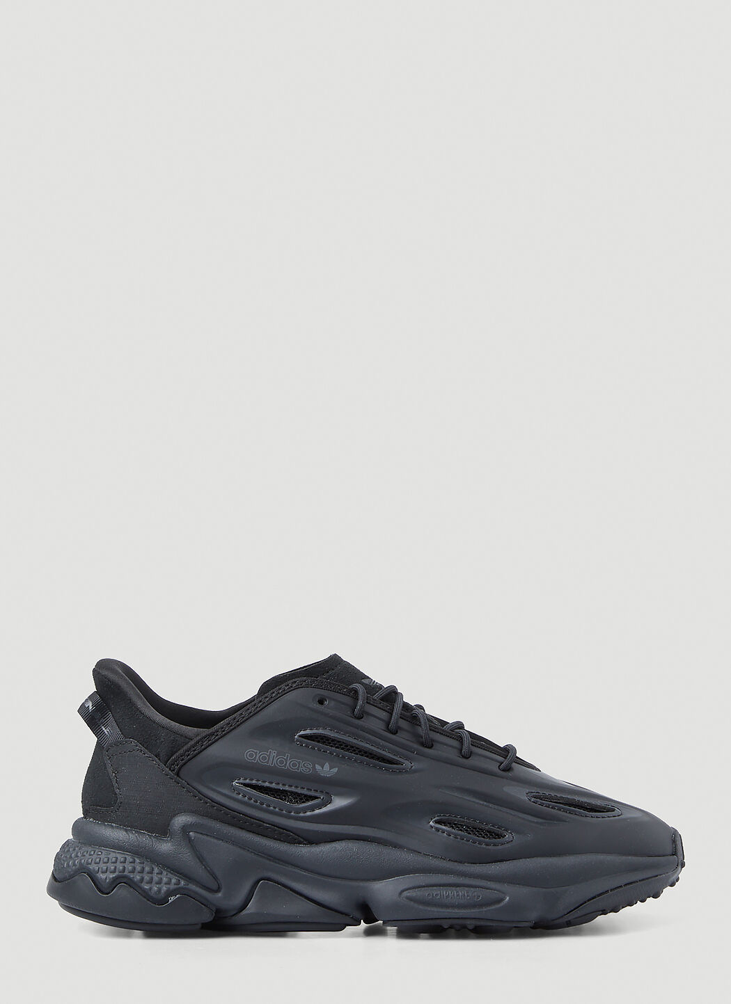 Ozweego adidas hotsell triple black