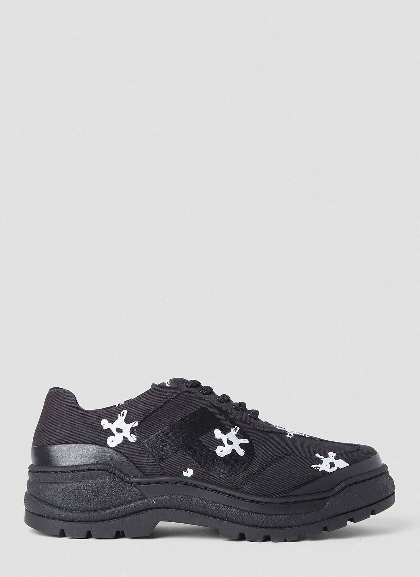 Phileo Basalt White Flower Lace-ups In Black