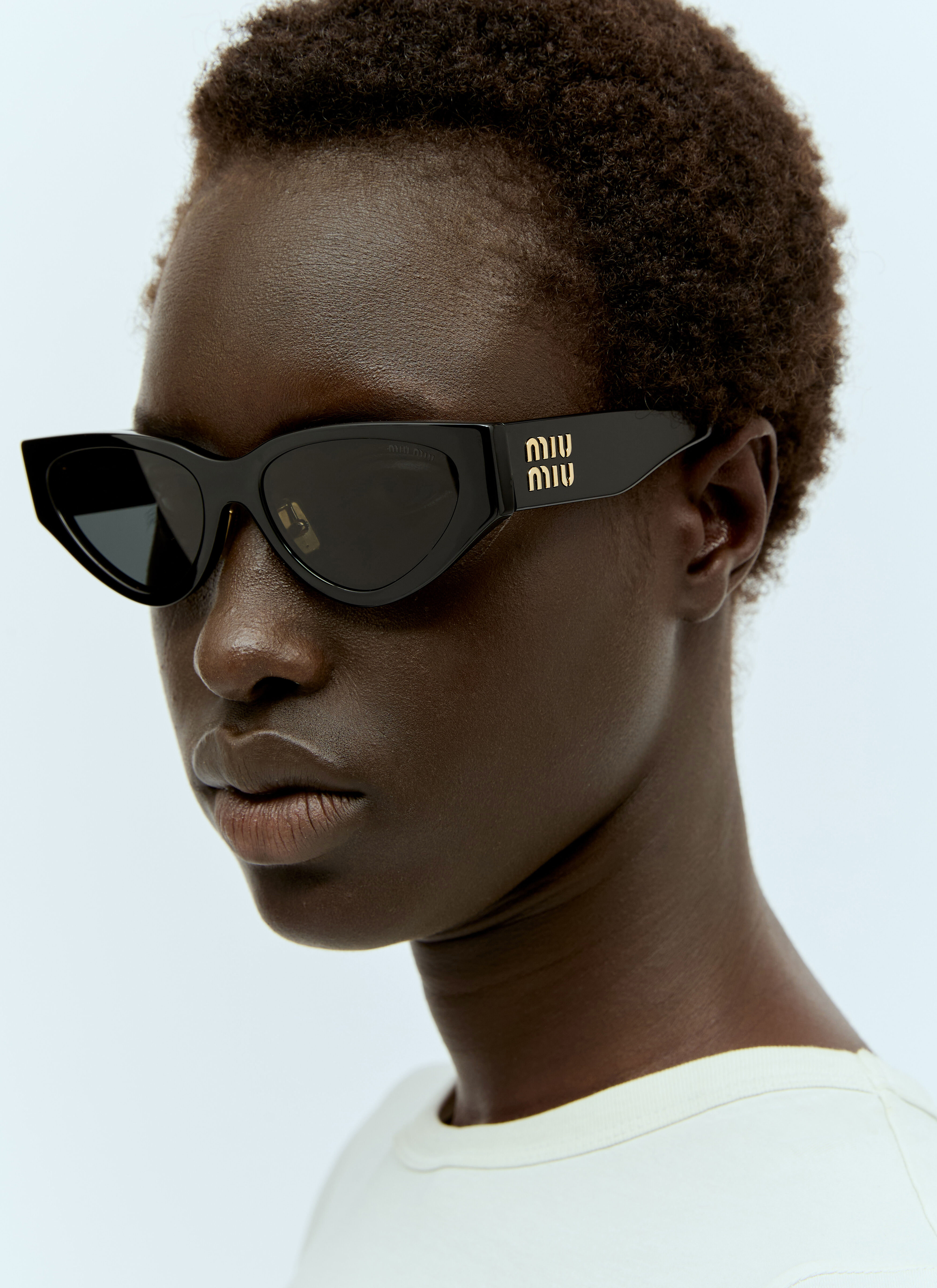 Miu Miu Logo Plaque Sunglasses カーキ miu0256082