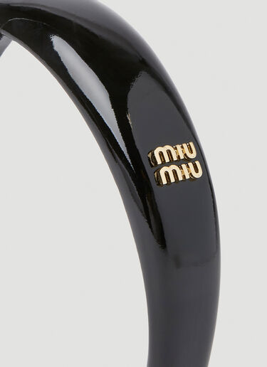 Miu Miu 로고 플라크 헤드밴드 블랙 miu0252059