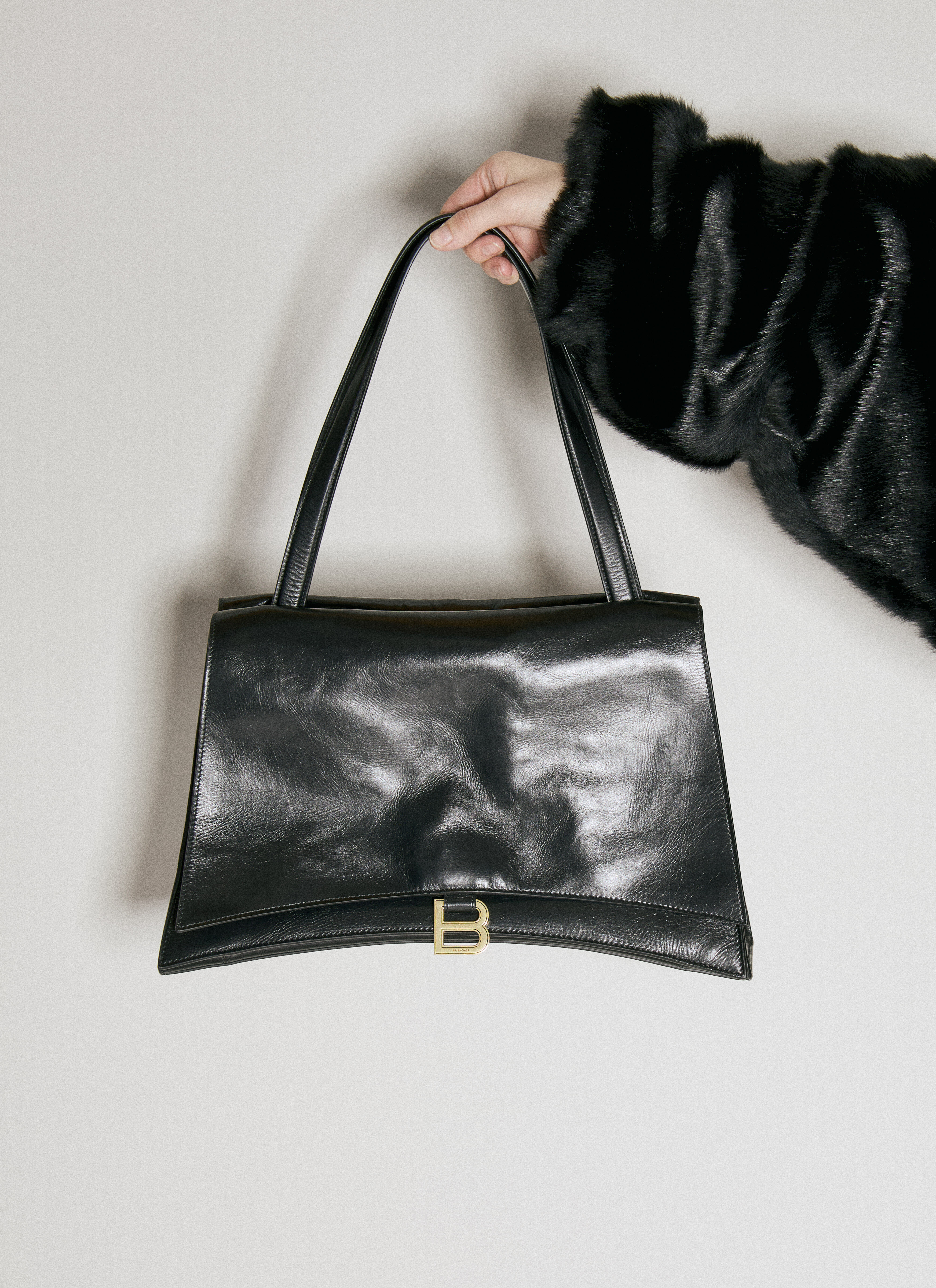Balenciaga レディース クラッシュラージチェーン ショルダーバッグ の ブラック | LN-CC®