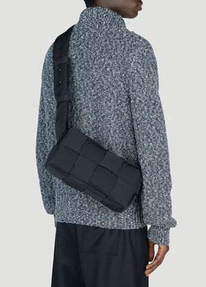 Bottega Veneta 패디드 카세트 크로스바디 백 블랙 bov0153029