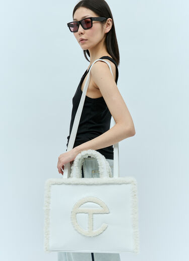 UGG x Telfar 미디엄 주름진 토트백 화이트 ugt0254008