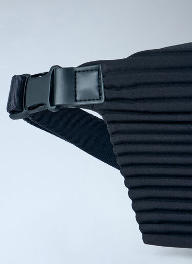 LN-CC® - Homme Plissé Issey Miyake: Pleats Slim Bag - Black Homme Plissé Issey Miyake Pleats Slim Bag Black hmp0166022