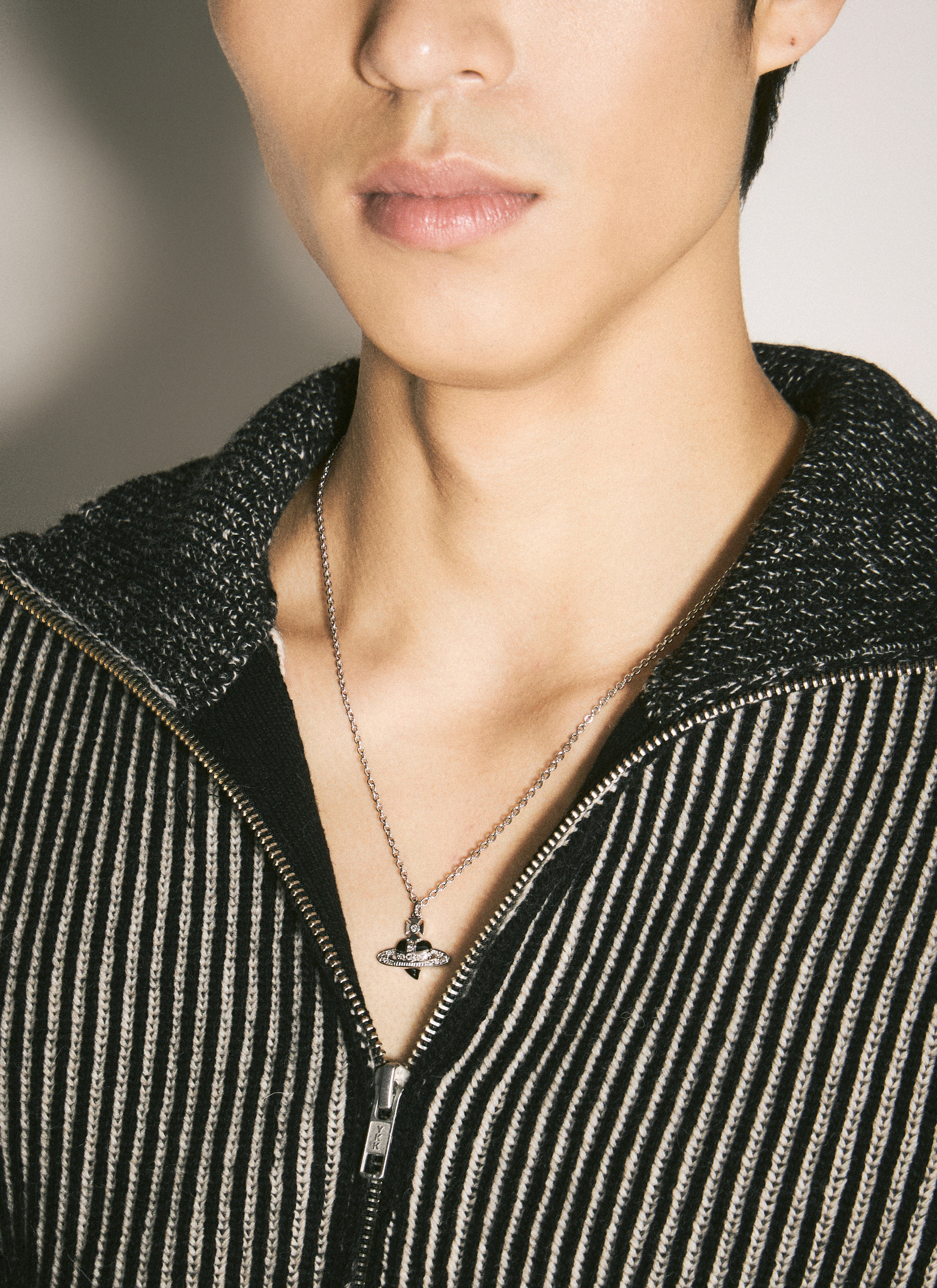 Vivienne Westwood Diamante Heart Pendant Necklace en Silver pour