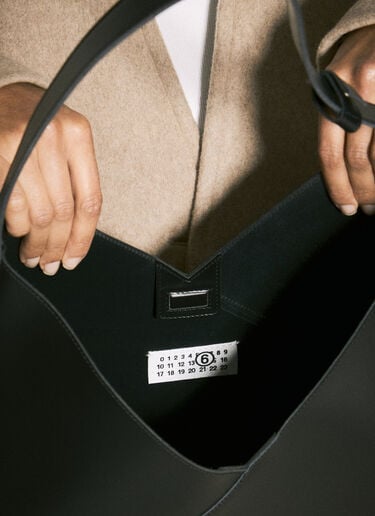 MM6 Maison Margiela Fortune Cookie Shoulder Bag Black mmm0258009