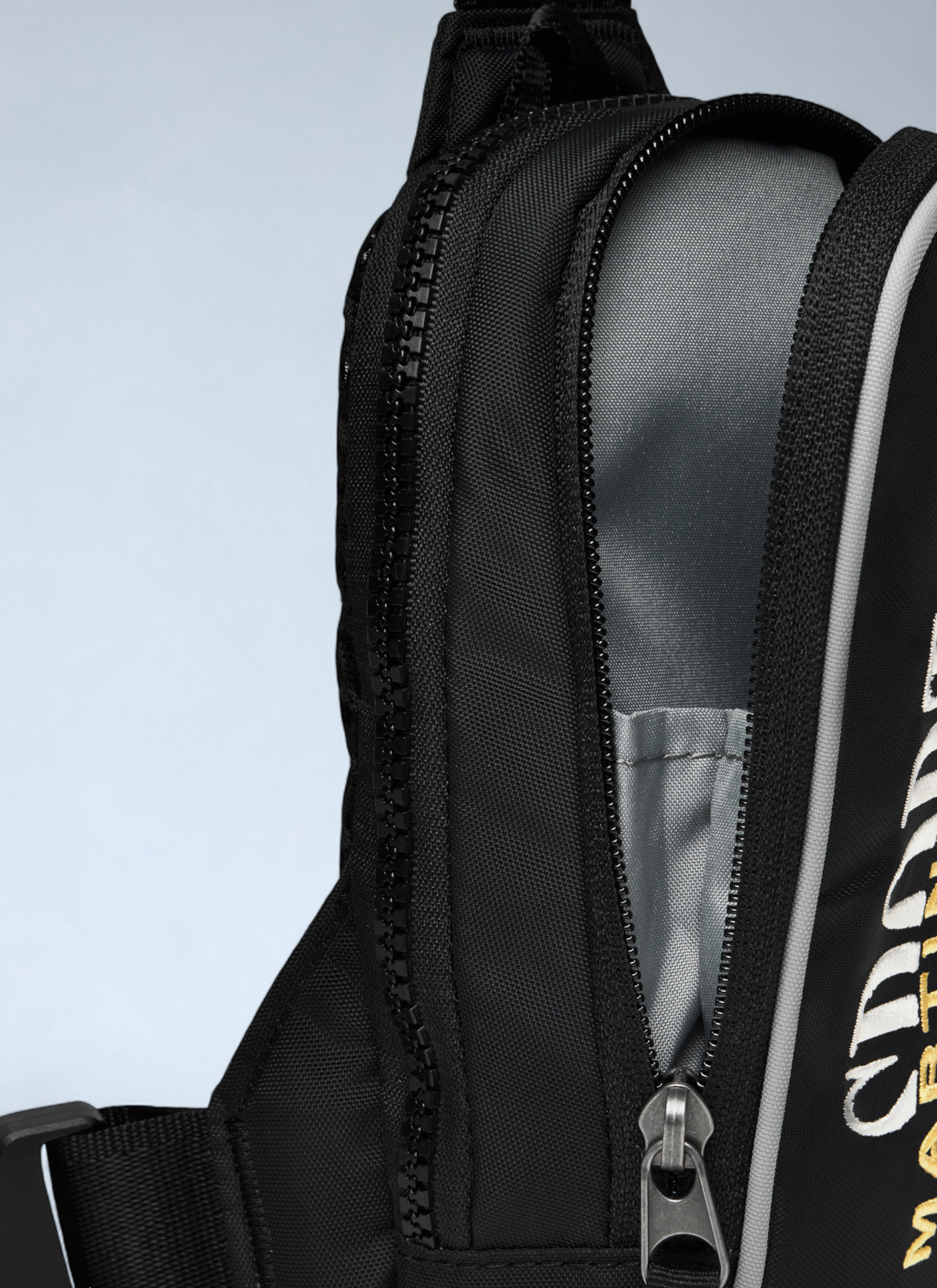 Nike x Martine Rose レディース ロゴモチーフ クロスボディバッグ の