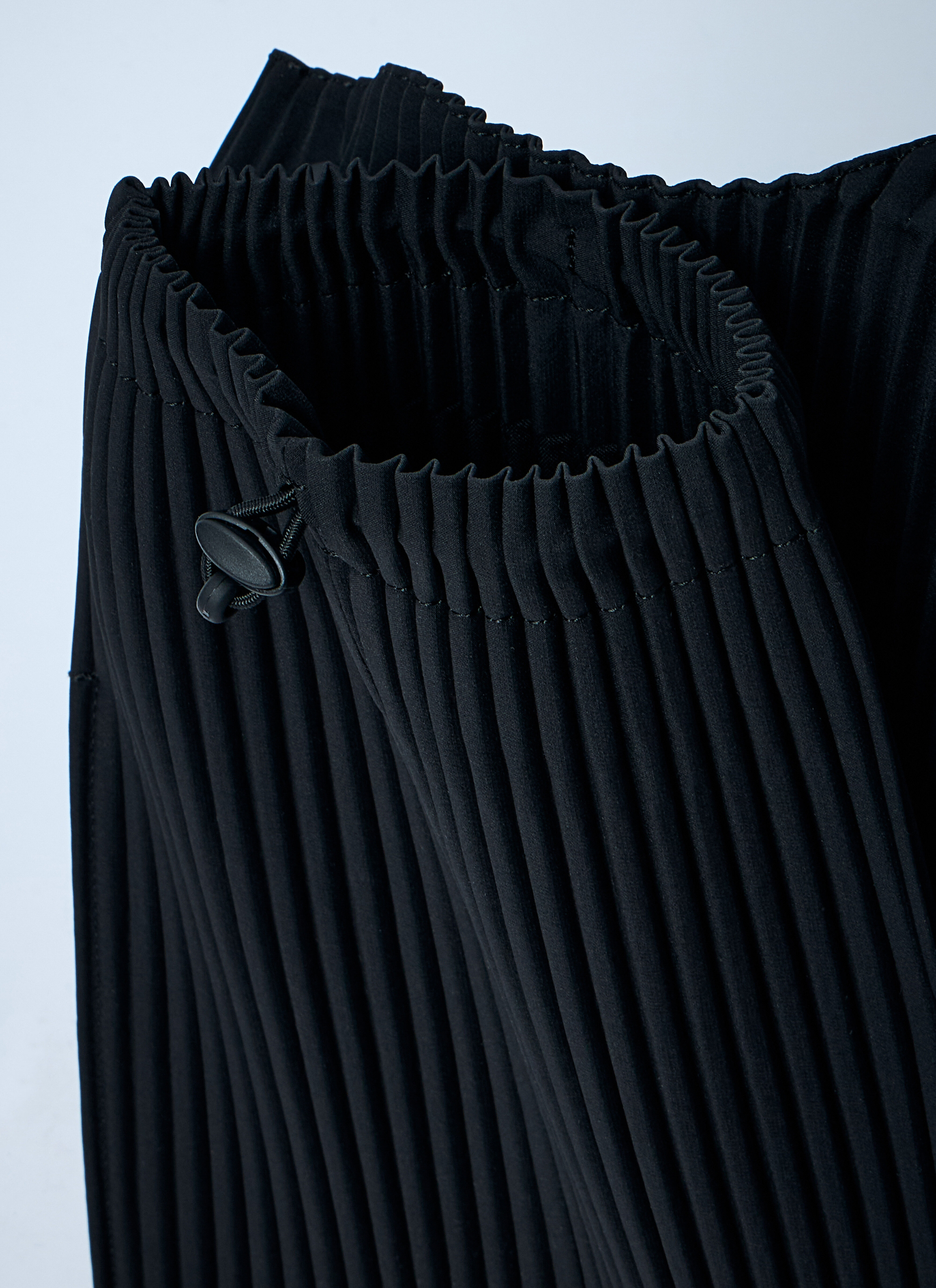 Homme Plissé Issey Miyake Men's' Pocket Crossbody Bag in Black