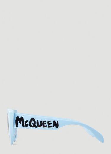 Alexander McQueen Graffiti 캣 아이 선글라스 라이트 블루 amq0247104