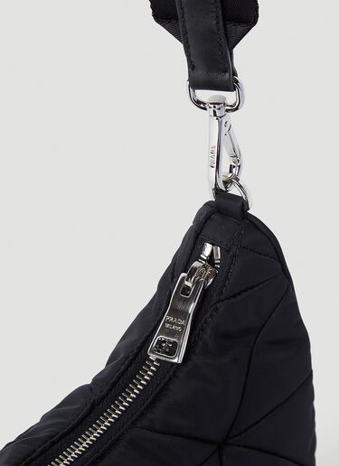 Prada Re-Edition 绗缝单肩包 黑 pra0245080