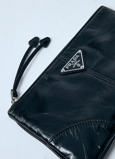 Prada 로고 플라크가 있는 가죽 파우치  블랙 pra0159042
