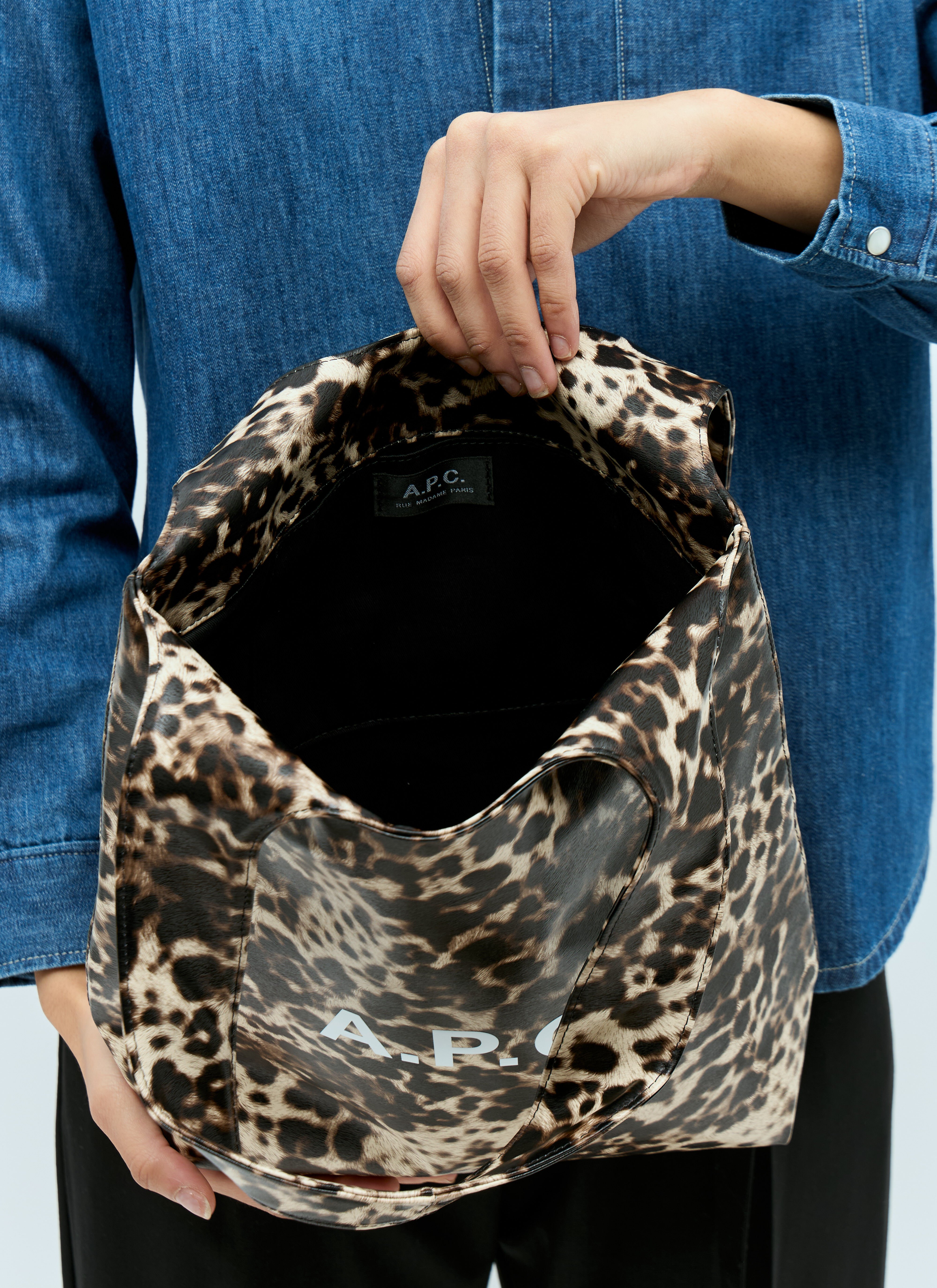A.P.C. Women s Small Logo Print Tote Bag in Beige LN CC