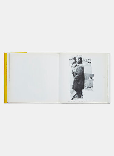 Books Cameraworks by David Hockney Black dbr0505093