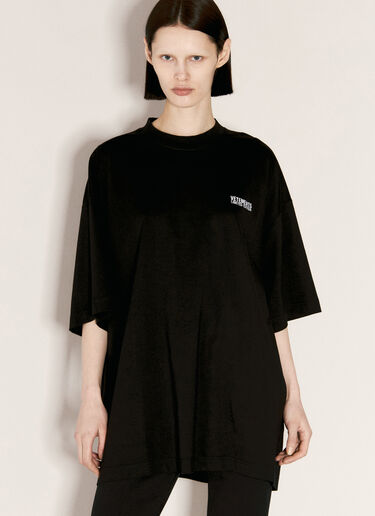 Embroidered Logo T-Shirt VETEMENTS Embroidered Logo T-Shirt Black vet0255017