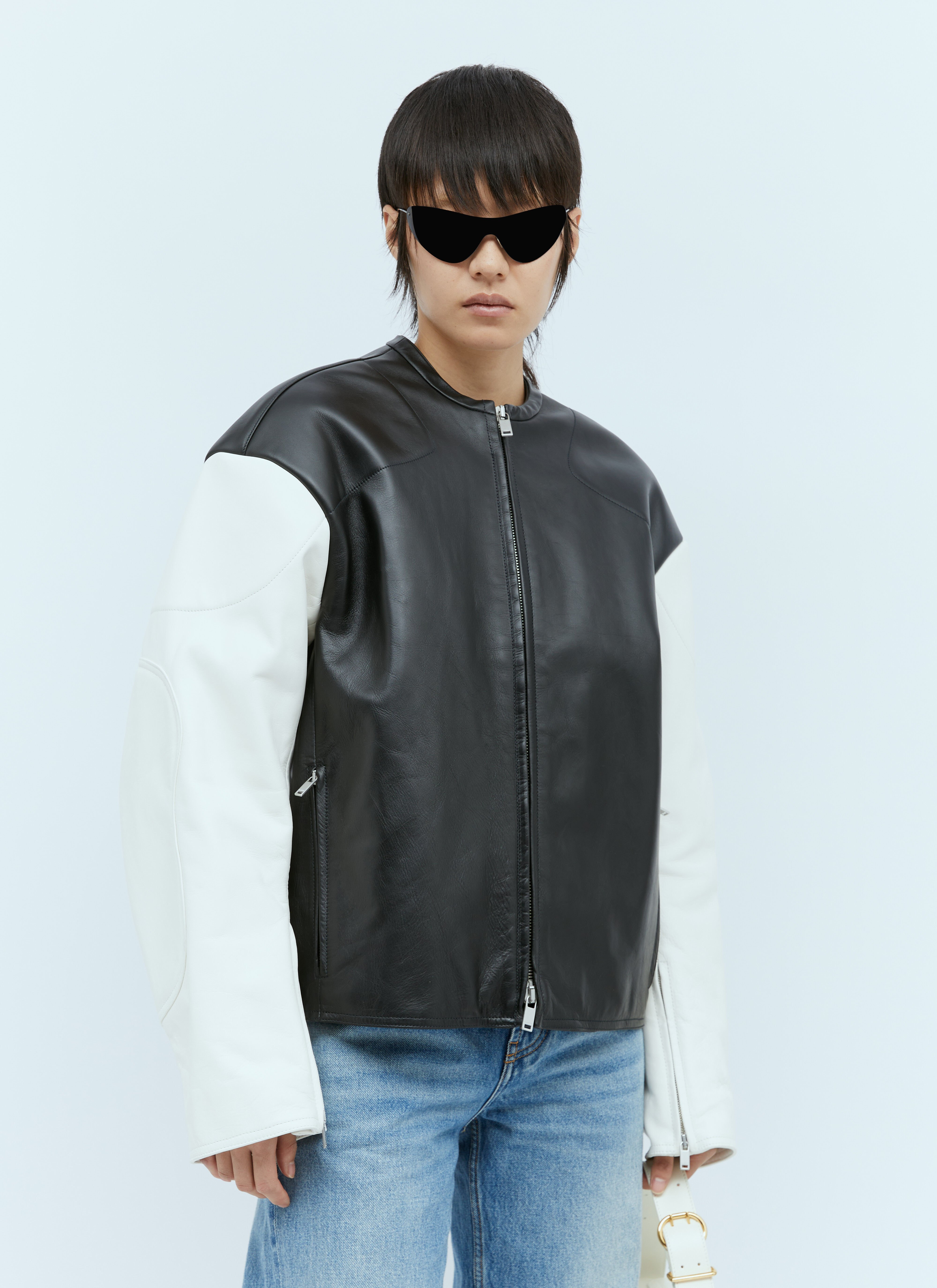 Versace 대조적인 소매 가죽 재킷 블랙 vrs0253009