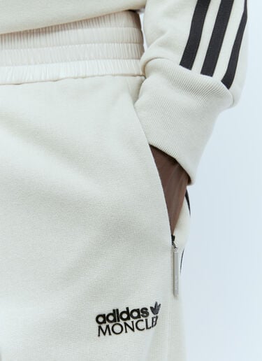 ロゴアップリケトラックパンツ Moncler x adidas Originals ロゴアップリケトラックパンツ アイボリー mad0354005