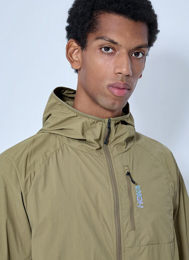 LN-CC® - HOKA: Skyflow Wind Jacket - Green HOKA Skyflow Wind Jacket Green hok0165035