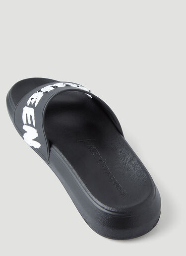 Alexander McQueen エンボス ロゴプリント スライド ブラック amq0147041