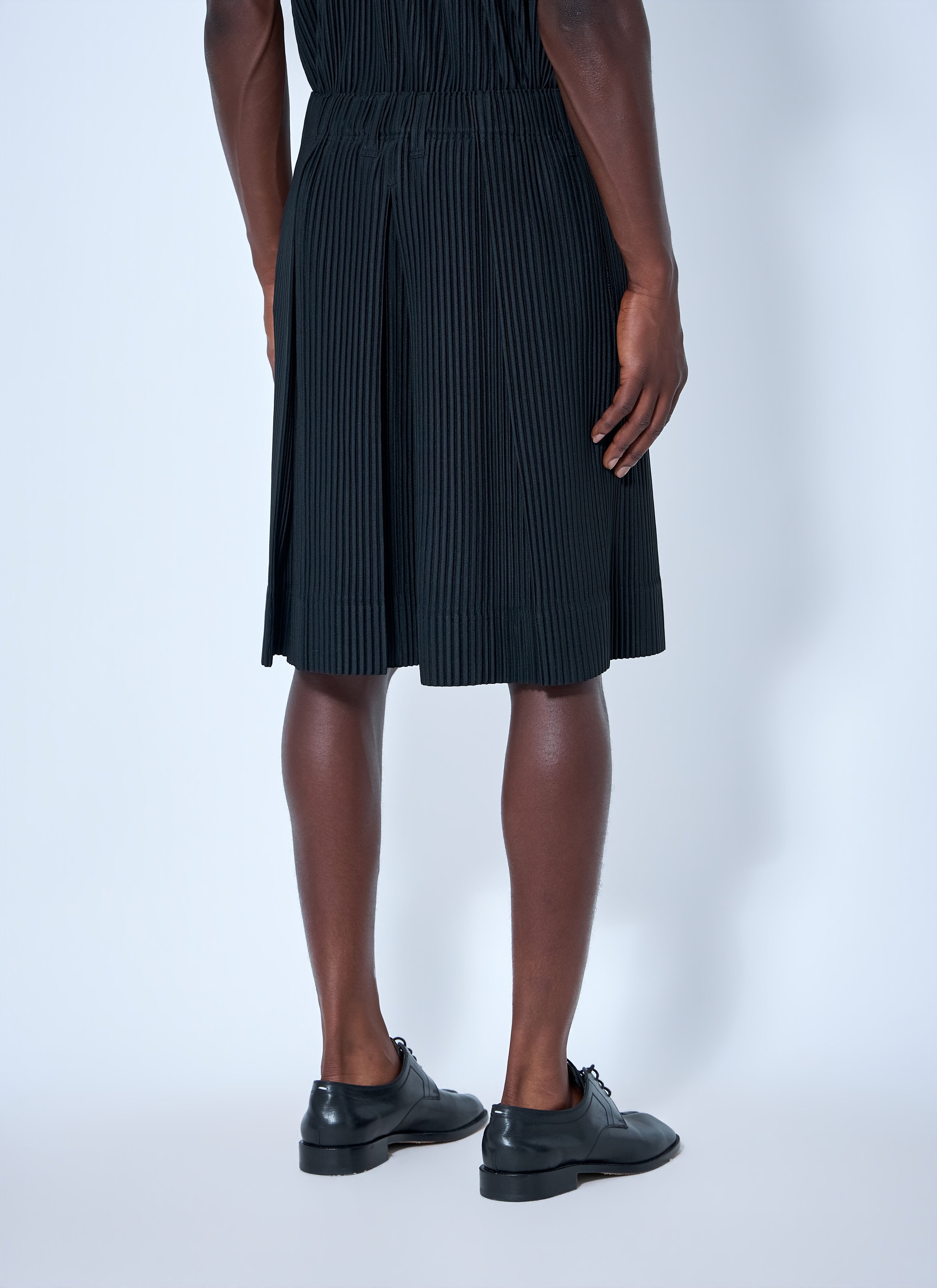 未使用 HOMME PLISSÉ POCKET ブラック Homme Plissé Issey Miyake Men's' Tailored Pleats 2 Shorts in Black