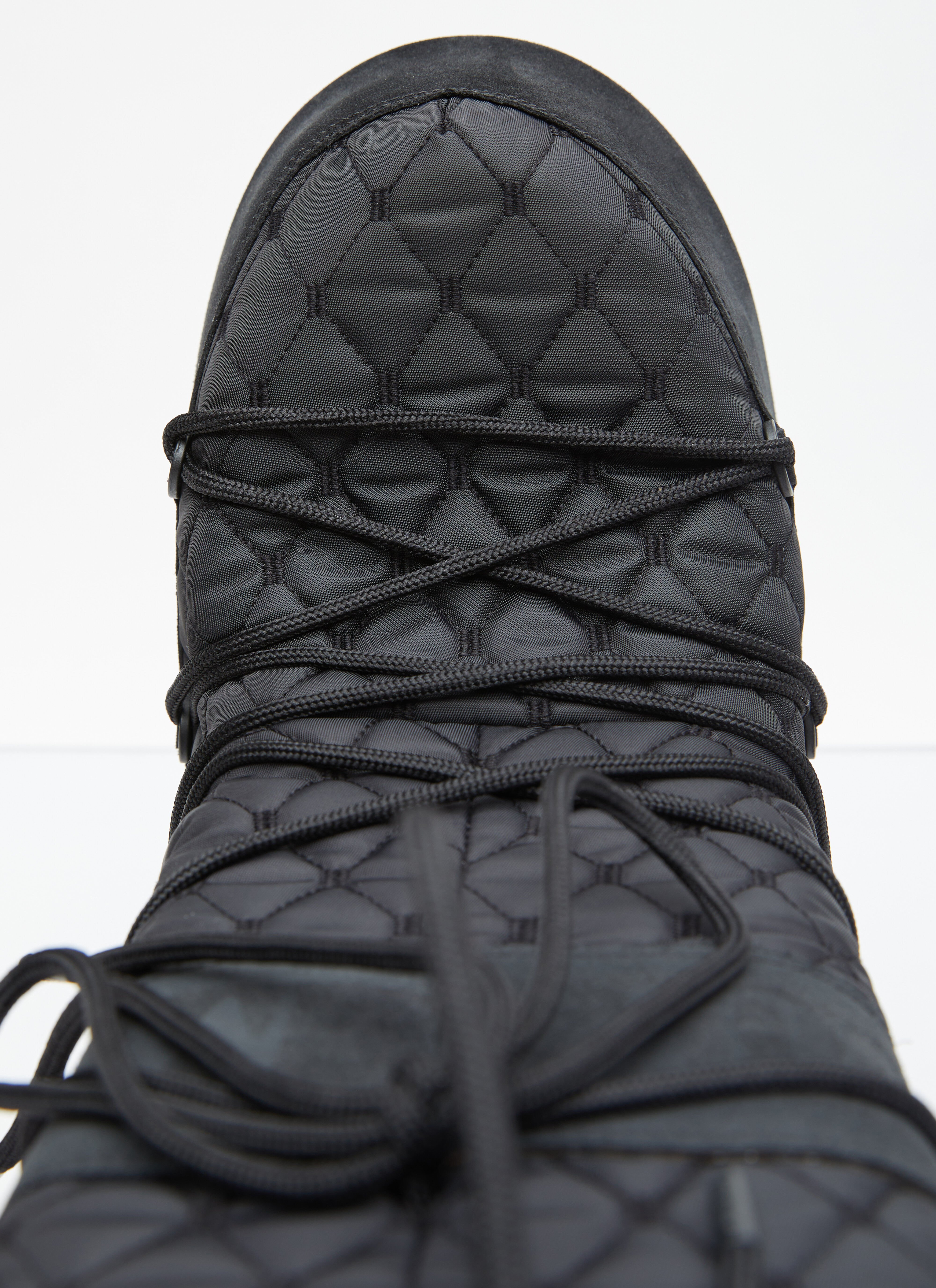 Moon boot quilted top