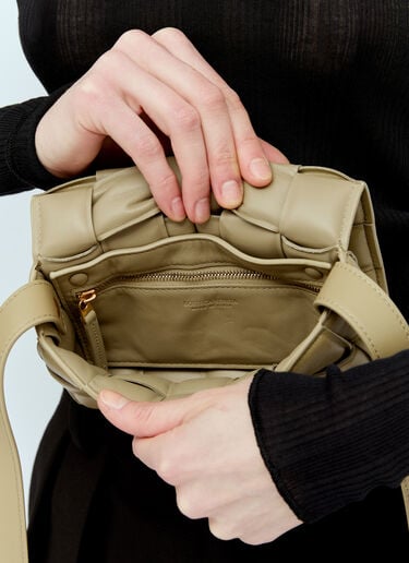 Bottega Veneta 패디드 카세트 스몰 숄더백 베이지 bov0251021