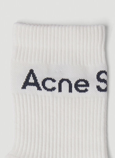 Acne Studios 로고 인타르시아 양말 화이트 acn0350001