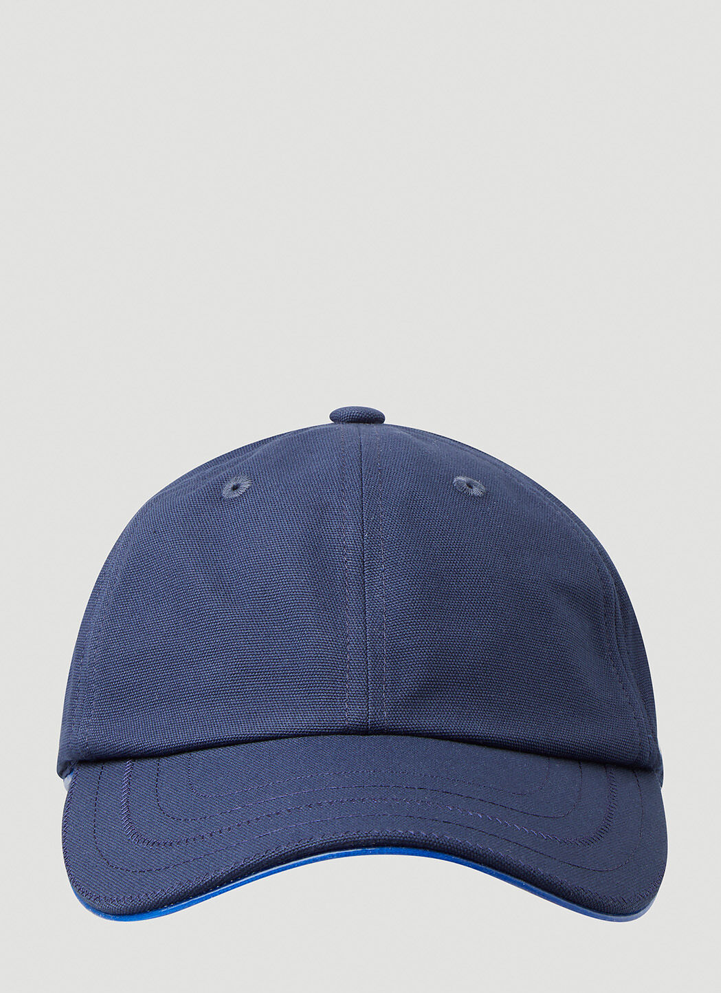 La navy blue baseball top cap