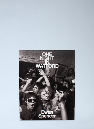 Antenne Books One Night in Watford - Ewen Spencer Black ane0564002
