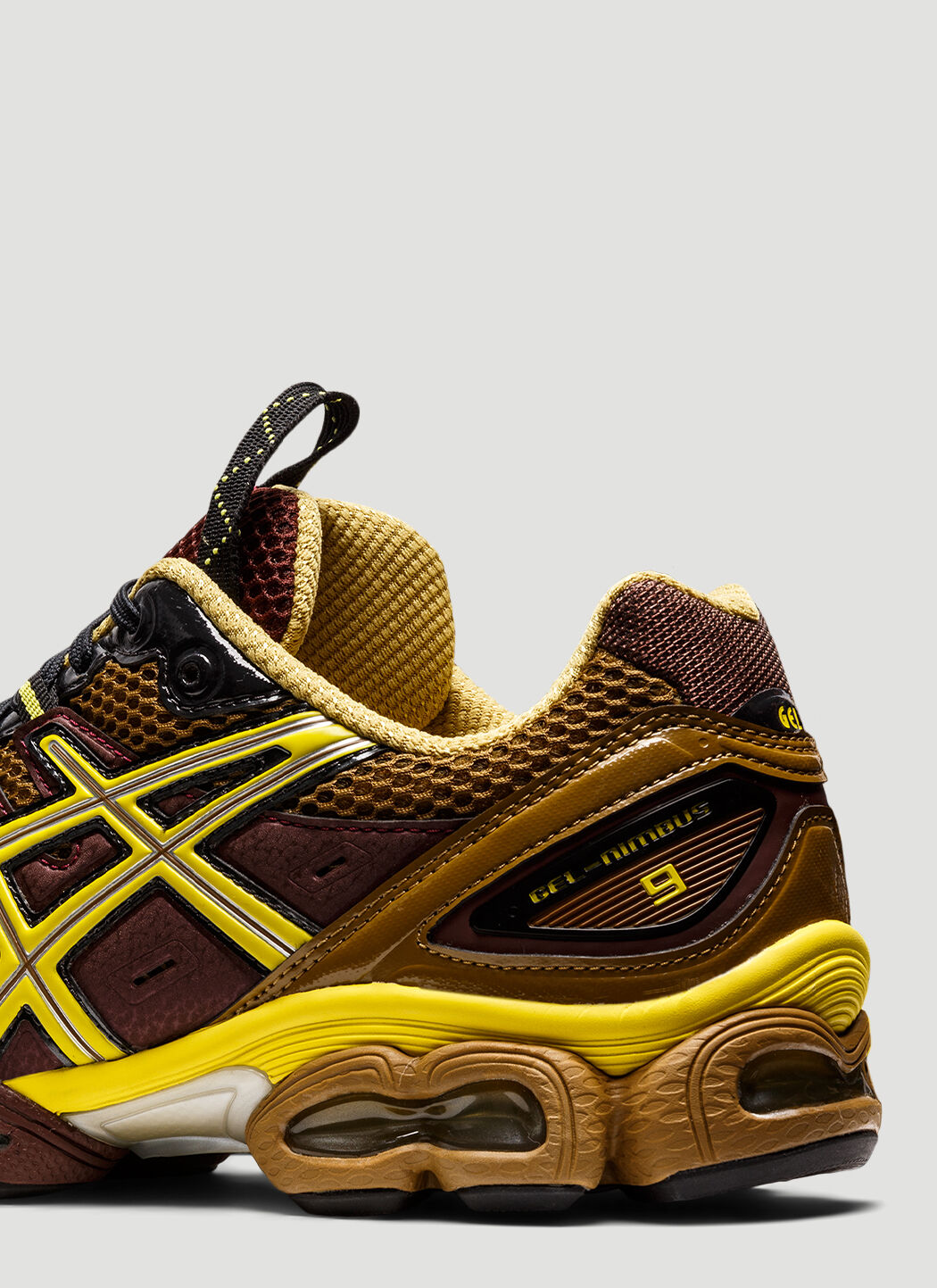 Asics UB3 S Gel Nimbus 9 Sneakers in Burgundy LN CC