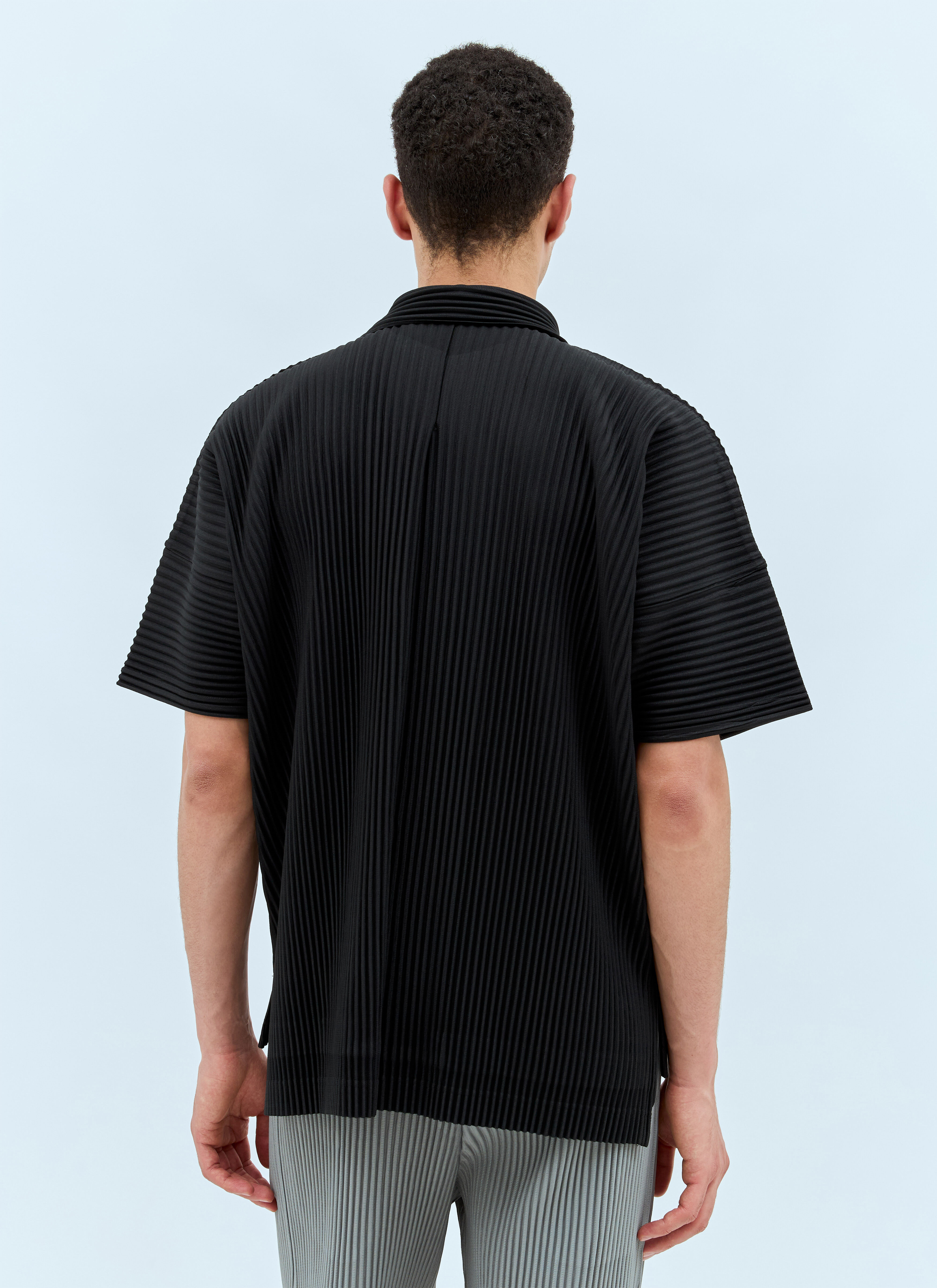 オムプリッセ HOMME PLISSE ISSEY MIYAKE Tシャツ Homme Plissé Issey Miyake Men's' Pleated T-Shirt in Black | LN-CC®